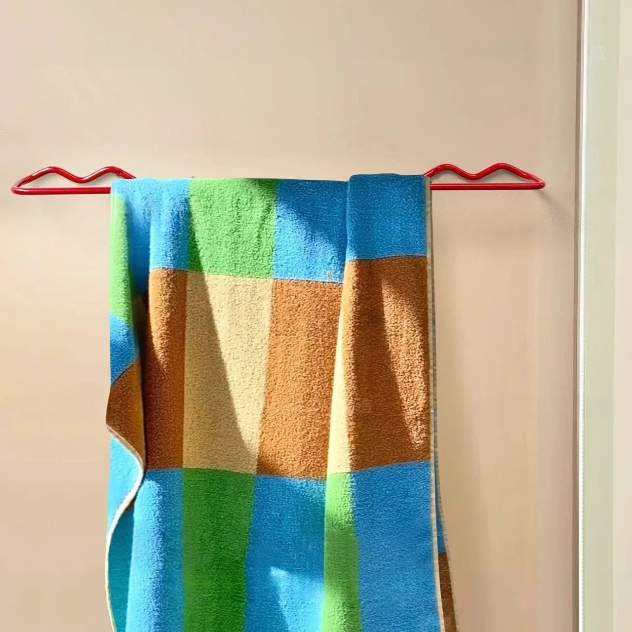 Dopamine Wave Cast Iron Wall-Mounted Towel Bar | Modern Bathroom Towel Rack Organizer